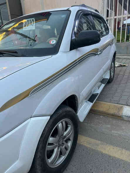 السلام عليكم ورحمة وبركاته 
هونداي توكسان  على وضع الشركه 
توكسان موديل 2010 
كلين كلين  لون ابيض 
داخل حليبي شاشه كبيره +كامره 
صدر امامي خلفي جديد  
محرك وكير شرط شركه 
تخم تاير نضيف 
رقم شمالي سليمانية دولي تحويل مباشر 
السياره مال جناي 
السياره ماشيه 45
السعر 133 وبيها مجال 
مكان السياره صلاح الدين قضاء بيجي 
رقم الهاتف‏‪***********‬‏
