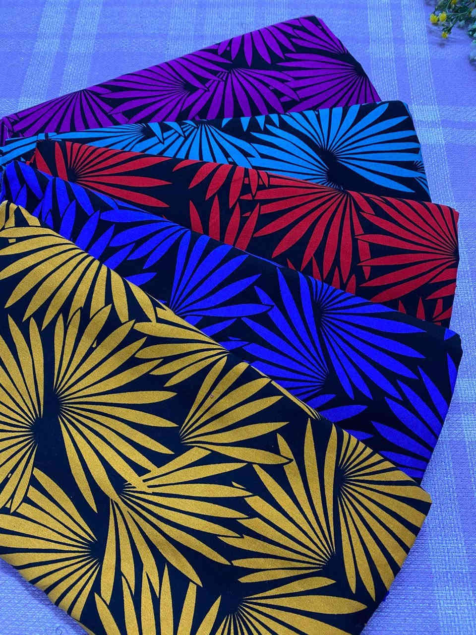 هلا وغلا كشمير ايطالي قطني نقشات منوعه والاسعار جنن جمله ومفرد يوجد لدينا خدمة توصيل لكل محافظات العراق خلال ٢٤ساعه ***********
