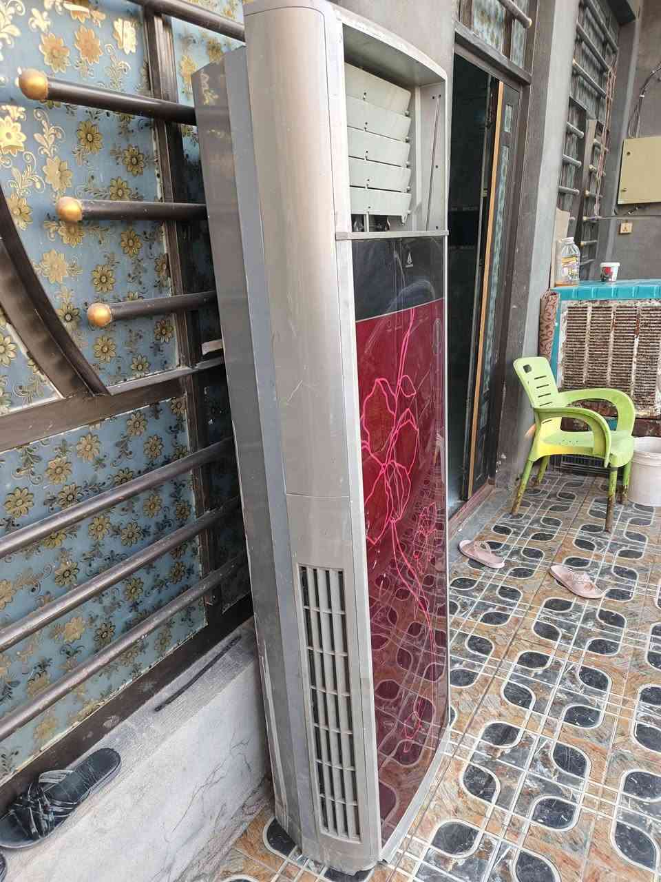 سلام عليكم سبلت الحافض القطعه الخارجيه نباكت العام وشوفت عينك كلش نضيف شرط الفحص قيم وخذ بل يرضي الله ‏‪***********‬‏
