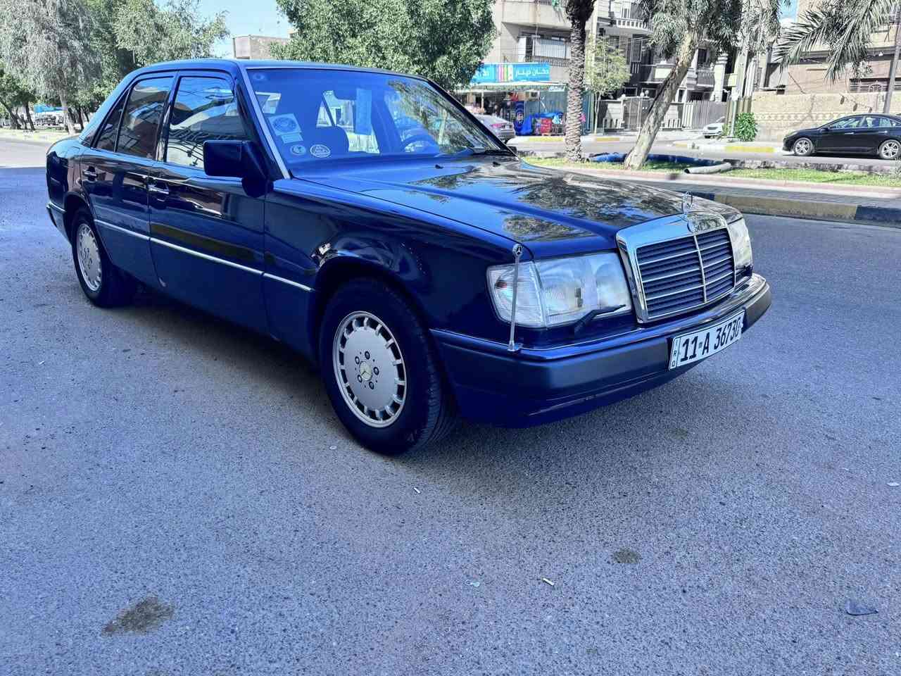 السلام عليكم مارسدس دب موديل 90 
وارد يابن 
دبل فيت بم 
دبل مروحة
السيارة بلادية مكفولة من الصبغ 
السيارة مكفولة من البارد والضربة 
السيارة جديدة بمعنى الكلمة 
داخل نيلي جديد بل كارتون
السيارة مكفولة من الفتح والتبديل 
مكينة بلادية عنكبوت ما مفتوحة 
هسة سويت ادمة كاملة منضومة بانزين يم ورشة برلين  
السيارة تراي زيرو معدل و شلعة 
كهربائياتها كلها بلادية وشقالة 
كشنات تدفئة 
فتحة 
مري كهرباء 
سنتر لوك شغال
تبريد ثلج 
صدر خلفي اماي كلة جديد 
تخم تاير جديد 
مكفولة من الخياسات 
القواعد دبل مكفولات علة الشركة 
ادامة بريك كامل
رقم بغداد بسمي 
السعر95 
العنوان بغداد شارع الاورفلي 
***********
