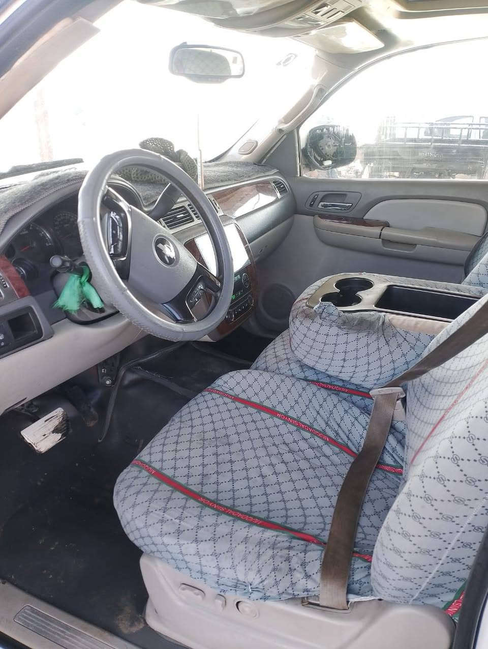 للبيع يوكن موديل 2007 فئه LTZ
حادث السياره خشم جمالغ السايق فقط 

كير ومكينه بشرط 

رقم السياره واسط 3 انكليزي الجديد تحويل ثاني يوم 

مكان السياره نجف 

سعر 135$ وبيها مجال

تواصل: ***********
