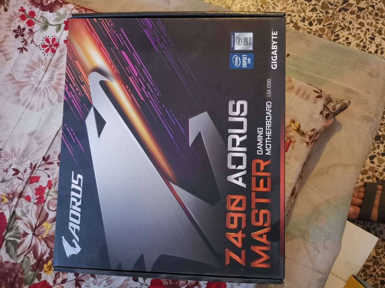 تجميعة ألعاب ومونتاج للبيع (كارتين كاملة وكل القطع بكراتينها الأصلية):
المعالج: Intel Core i7-10700KA (Avengers Edition) — السعر: 150,000 دينار
اللوحة الأم: Gigabyte Z490 Aorus Master — السعر: 140,000 دينار
كرت الشاشة: Zotac Gaming GeForce RTX 3080 10GB — السعر: 550,000 دينار
الرامات: XPG Spectrix 32GB (2x16GB) DDR4 — السعر: 200,000 دينار
التخزين السريع: XPG M.2 2280 Gen3x4 1TB NVMe — السعر: 100,000 دينار
التخزين الإضافي: Seagate 2TB HDD — السعر: 80,000 دينار
التبريد المائي: Cooler Master MasterLiquid ML240R RGB — السعر: 75,000 دينار
مزود الطاقة: Segotep 850W 80+ Gold — السعر: 85,000 دينار
الكيس: Xigmatek Overtake — السعر: 85,000 دينار
السعر الإجمالي للتجميعة كاملة: 1,450,000 دينار 
بها مجال بسيط للشراي الجاد.


**إذا كنت صاحب هذا الإعلان وتريد حذفه لأي سبب، رجاءا أرسل رسالة إلى الدعم الفني**