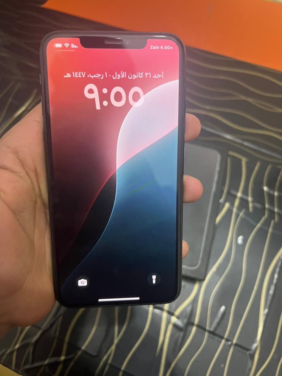 السلام عليكم ١١ برو ماكس بطاريه ٩٣ وكفه محدث آخر تحديث ذاكره ٢٥٦ سعره ٤٠٠ وبي مجال رقم *********** ويه كارتونيه
