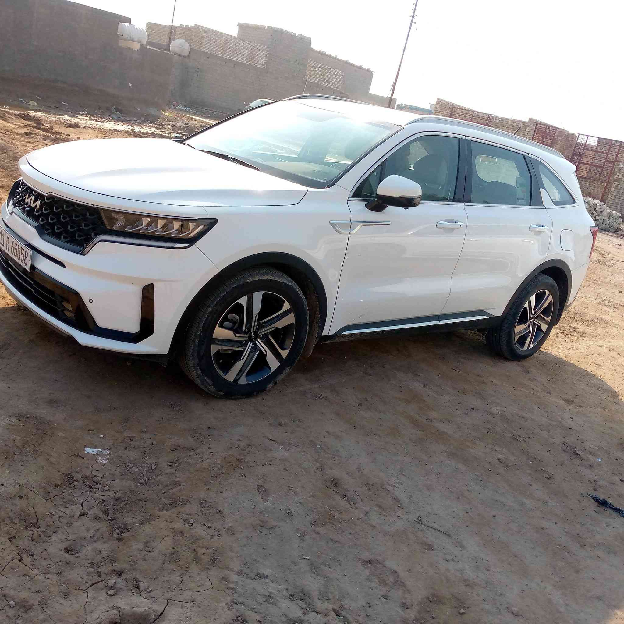 السلام عليكم ورحمة الله وبركاته 
يا الله سورنتو خليجي سيارة مكفوله كفاله  عامه 
-موديل  :2022
-رقم :بغداد الدولي انكليزي مداور ثاني يوم 
-لون سيارة :ابيض 
عدد مسافات مقطوعه :50 الف حقيقي 
المحرك سته سلندر 
#المواصفات 
كامرات 360درجه
بصمه تشغيل +بصمه ابواب 
حساس خلفي امامي 
شاشه كبيره+ 
اشاير بالمري +7كشنات+انظمة قياده 
كشنات جلد تدفه تبريد +كشنات كهرباء 
+تحكم ستير +لاسلكي شحن كشنات 

تبريد 3قطع +مانع انزلاق+تحديد مسار 
بعد بيه هواي موصفات 
السعر 310 وبيها مجال 
العنوان :بغداد النهروان 

باقي التفاصيل الاتصال على الرقم  ***********
