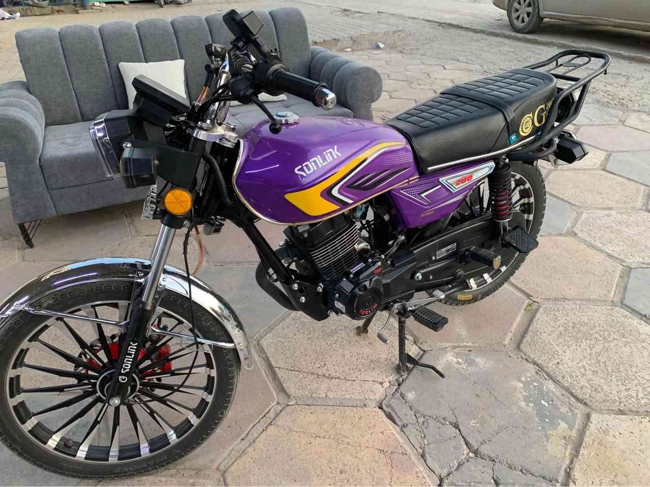 دراجه سيفان موديل 25 ضاغطه وزنجيل المرغوبه للبيع كلش جديده مثل شوفت عينكم بل واقع بعد احلا من صوره كفاله عامه ميحتاج تسأل على اي شي بيها كلها جديده مصار  4 اشهر من اخذتها من معرض ماشيه 5 الاف حقيقي مثل ما موجوده بصوره دراجه كلش معتني بيها حته دهن اخليلها موتل ب20 الف مال بيت ما متعوبه مكينه ناعمه ومثل ساعه شعله معدل وياها بصمتين بيها تشغيل عن بعد عنواني بغداد الدوره 
السعر 900 وبيها مجال بسيط 
رقمي *********** بغداد, العراق
