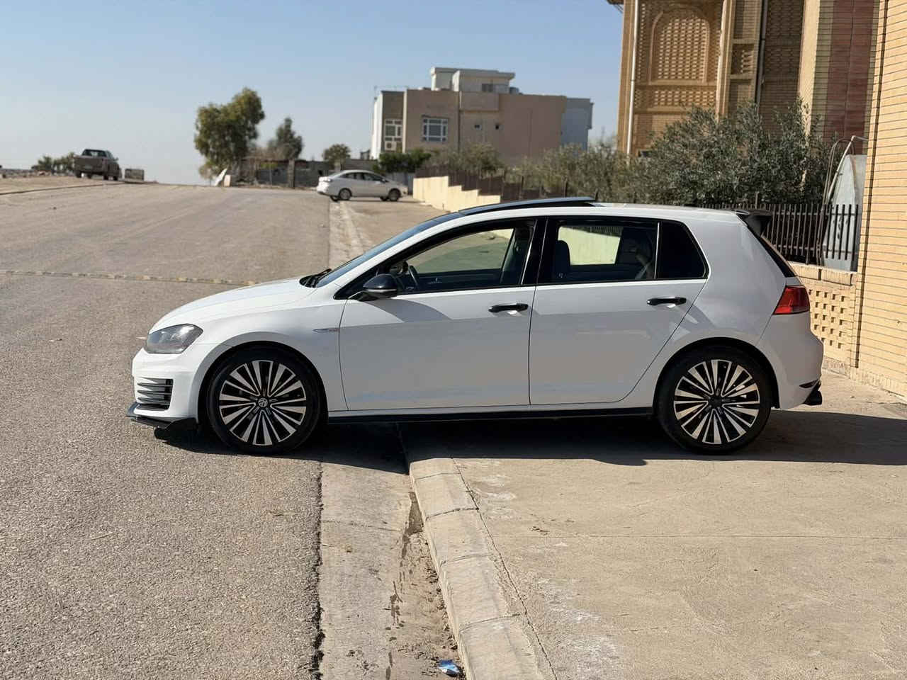 عربى/کوردی
فولکس واغن کولف, 2017
سعر : 125 وةرقة بيها مةجال
ضرر:2 قطعة صبغ بدون ضرر 
سلندر : 4 سلندر
محرک : 18توربو 
واتساب : ***********
.
فولکس واگن گۆلف 
مۆدیل 2017 مواسەفات Tsi
مەکینە 18تۆربۆ فول مواسەفات هەمووی لەسەر دەقی شەریکەیە  
سبوغ 2 پارجەی هەیە بێ لیدان 
 سەنەوەی رەقم هەمووی تازەیە 
نرخ 125 وەرقە و مەجال
واتسئاب :***********
