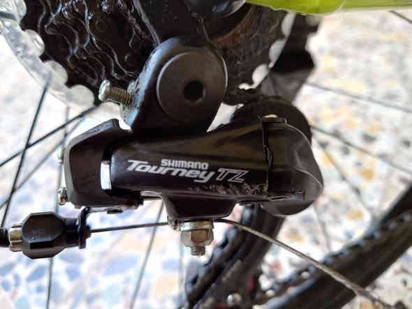 ترنكس حجم 27.5 نضيف جدا كلشي شغال بدون اي عيب ملحقات سرج اصلي وجاملغ امامي مجموعه شيمانو 3*7 نمر العنوان حي الاعلام السعر 200بس لتزعلةن نزلت السعر والمكان هاتف ***********
