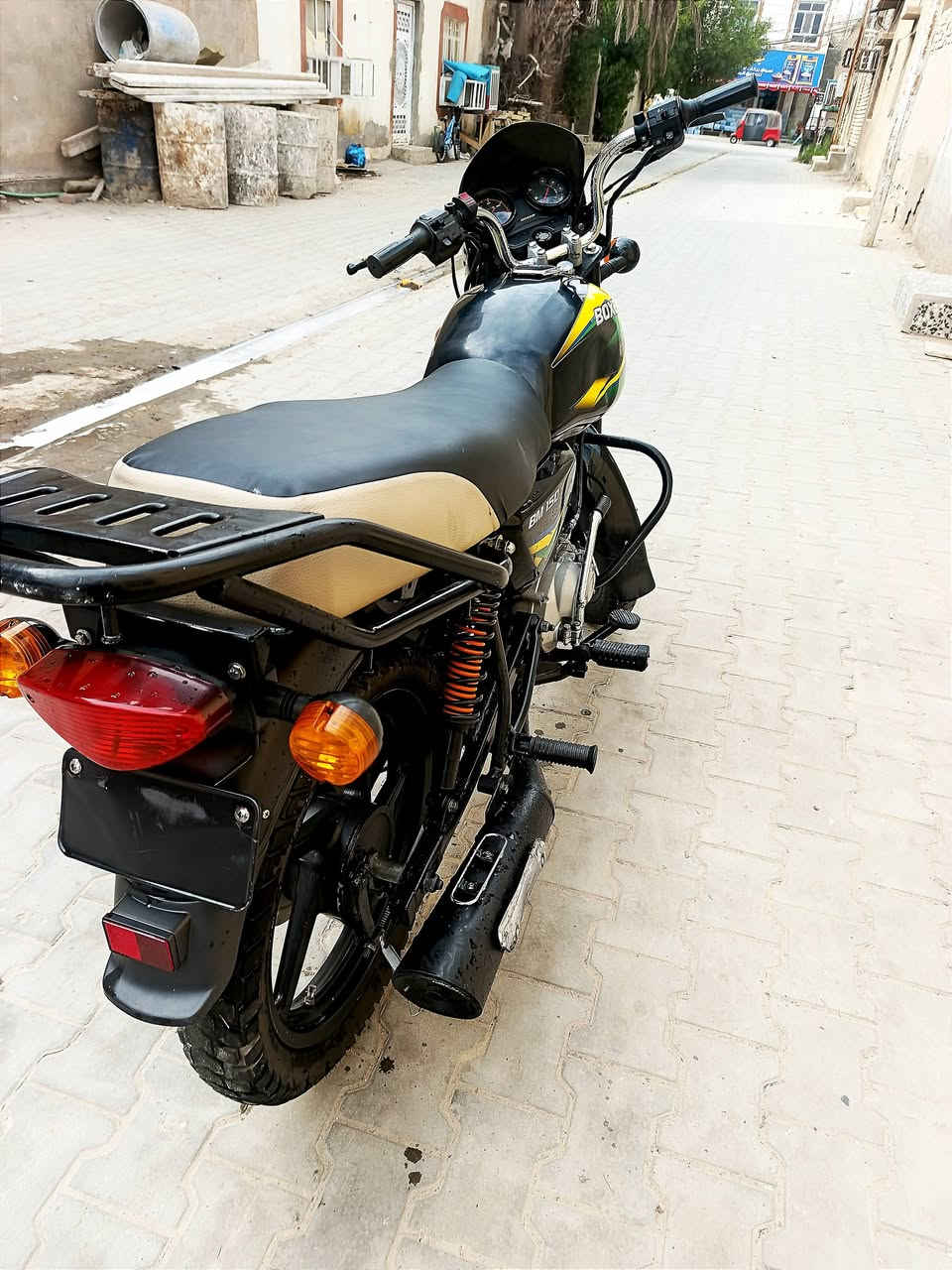 السلام عليكم دراجة بوكسر مديل 23 نضيفة تجي تفحص اوراق اصولي يم مكتب حسين ابسيف سعد كبل تزجيل السعر مليون و400 الشراي يتصل على الرقم التالي مكاني كربلاء مامتواجد على الفيس ***********
