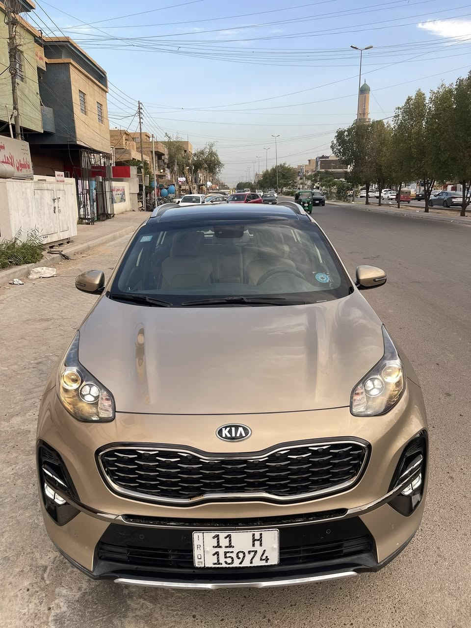 السلام عليكم حبايب 
من رخصة الجميع 
كيا سبورتج خليجي 
موديل 2020  
ماشيه73 الف كيلوو وتحويل ثاني يوم 
السياره جيتي لاين فوووول الفووول 
بنوراما 
بصمات 
شاشه جبيره 
شفتات ستيرن 
تبريد منفصل 
جلد  
جنطه كهرباء 
لدات وبيه بعد هوايه مواصفات
حساسات امامي خلفي  
السياره كلشش نضيفه وجديده 
بيها بارد بلبوب عكس السايق  بدون اي صبغ او تبديل 
السعر 185 وبيه مجال مكانها بغداد حي الجهاد 
***********
