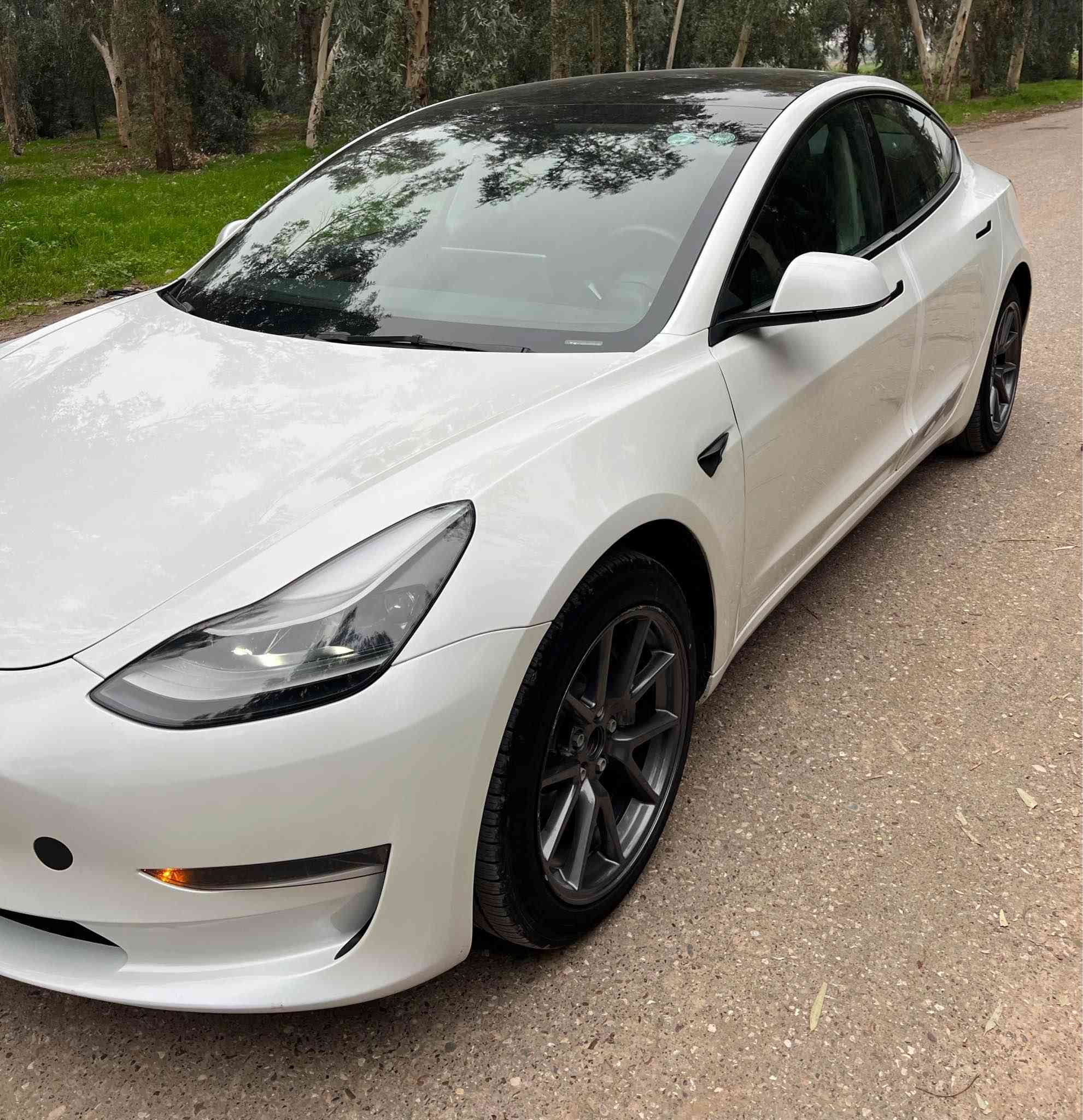 Tesla3. 2023
بێ سبوغ بێ ارباگ 
تەنها دەرگای سایق ڤە بلادی گۆڕاوە
دعامی بۆ دعامی بەشەرت 
تەنها ٢٧ هەزار ڕۆیشتووە
نرخی ١٦٩$
***********
*********** أربيل, العراق

