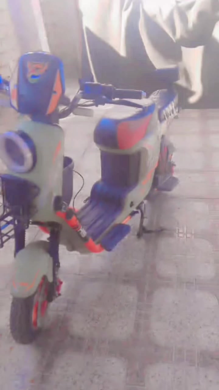 السلام عليكم شباب درجة شحن للبيع شغال كلش مابيه شغل وطلع درجة حلو ونضيهف السرعه مالته 100مكان قضاء الكرنه بني منصور درجة مامستخدمه هواي اقل الشهر السعره 550وبيه مجال لى شراي رقم الهاتف واتساب ***********
