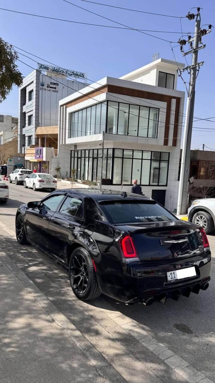 اصفات ال S معروفه عدا الفتحه 
سياره نضيفه غرفتها جديده كشنات جلد حضن 
كامله ومتصرف عليها 
بس مشط الستيرن شويه بي صوت وشكد يكلف ينزل من سعرها 
باقي السياره جاهزه للاخير معدل 260 
تخم تاير بيها جديد باتري جديد صدرها جديد 
سعرها 180  
مكاني ديالى بعقوبه 
*********** بعقوبة, ديالى
