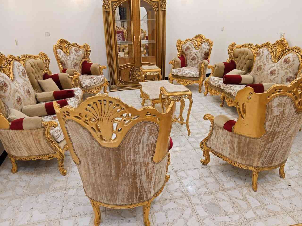تخمزان مصري درجه اولى نظافه جيده 10 مقعد زائد طبله كبيره واثنين جانبيات المكان بغداد   *********** زائد فاترينه
