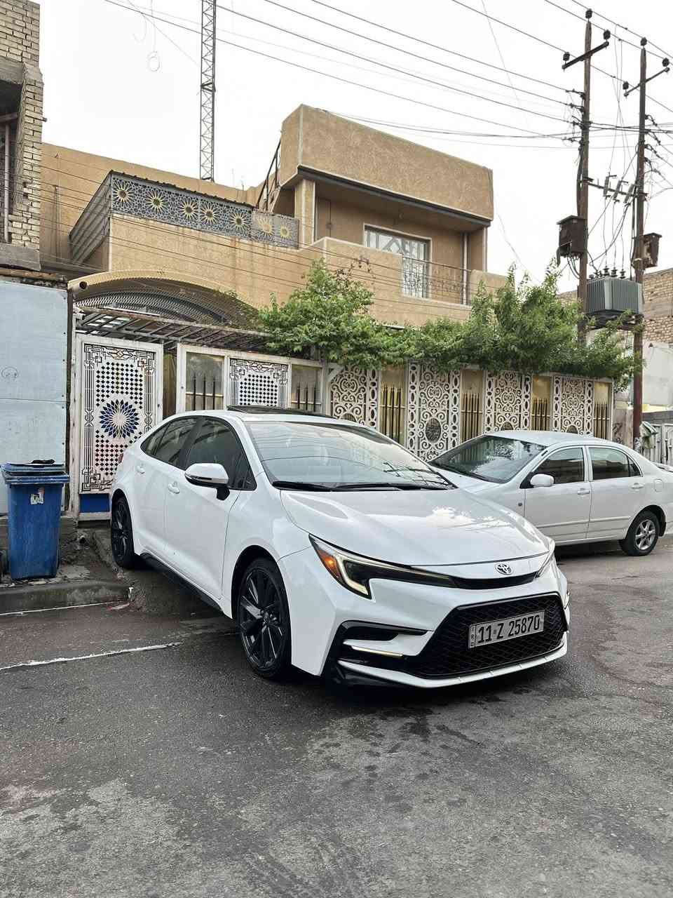 كورلا هايبرد 2023 وارد امريكي اصلي مو صيني رقم بغداد بأسمي فول مواصفات SE رياضي فول  مواصفات فتحه بصمه تشغيل بصمة ابواب شاشه كامره رادار امامي جانبي سستم سماعات JBL اشاير بالمري والخ... يدات البيبان مغلفه ppf السياره مصروف عليها ونضيفه حادثها فقط بنيد مصبوغ نفسه بدون داوخل ايرباك ستيرن وراجع سستم بلادي ماشيه 46 ميل عارضها 169$ وبيها مجال قليل حك الجيه مكاني بغداد ***********
