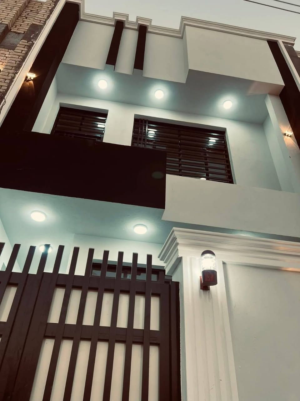 يالله 
دار للبيع  بناء جديد 
وغير مسكون 
في حي النداء 
قريب عله شارع مجمع بيتي 
شارع ١٠ مكان حلو وخدمات كمله من ماء كهرباء مولده مدارس 
يحتوي على غرفة عدد ٣ وصاله عدد ٢ وصحيات عدد٣ وستقبال ومطبخ  بناء جديد وغير مسكون وجاهز للسكن 

مساحه ١٠٠متر 
عله ساحه 
رقم العقار ٥٢١٩٧

المكان  حي النداء 

ستفسار اكثر انتصال بل رقم او واتساب
***********
***********
