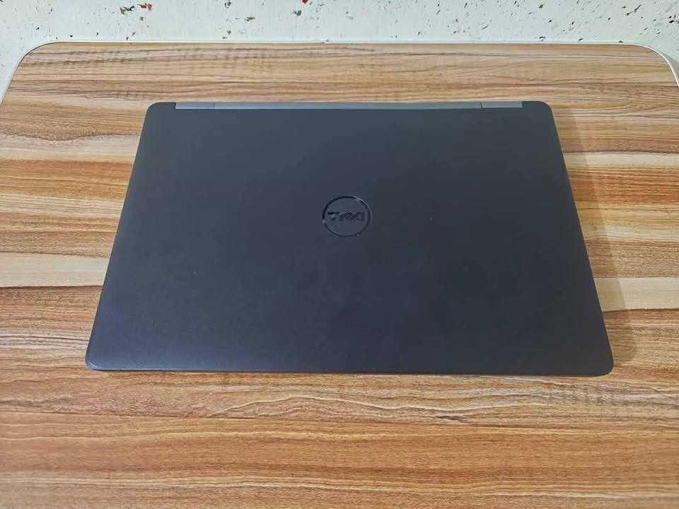 💰 السعر : 250 ألف ومجال بسيط
المواصفات :✨
 

💻 Dell 5570 الجيل السادس

🔧 المواصفات:

المعالج: Intel Core i5-6300U – الجيل السادس

الرام: 8GB DDR4

التخزين: 256GB SSD

كرت الشاشة: Intel HD Graphics 520 

الشاشة: 15.6 إنج LED

نظام التشغيل: Windows 10 مفعل

📦 الملحقات:

شاحن أصلي مع جنطه 
ماوس بلوتوث 
للتواصل / 
*********** وموجود بي واتساب
