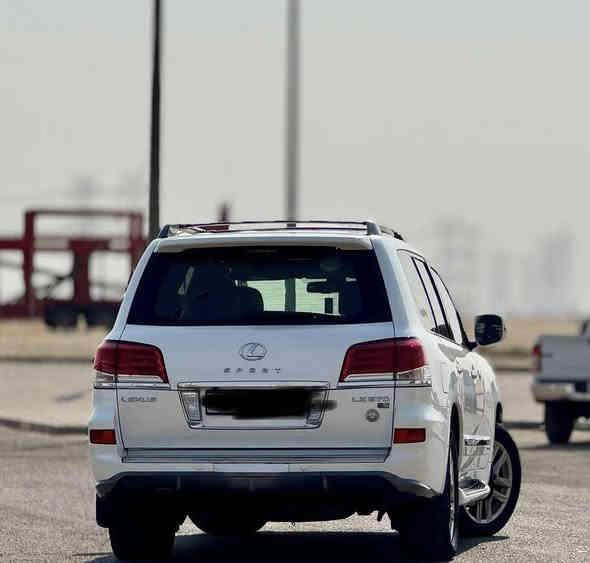 ادوات كفالة كص ضربة فتح تبديل فقط رش قطعتين بالخليج 
جيب لكزس LX570
موديل 2015
ماشي 440
سيرفس منتظم 
كامل المواصفات
تشغيل عن بعد 
شاشه
كاميرا
فتحه
ثلاجه
داخليه جلد
تدفئه تبريد 
تحكم ستيرن
شرط الفحص بالكامل 
كير - مكينه - شاصي  كفالة
البدي 2 قطع صبغ جمالية فقط 
سيرفس كامل حديث
***********
