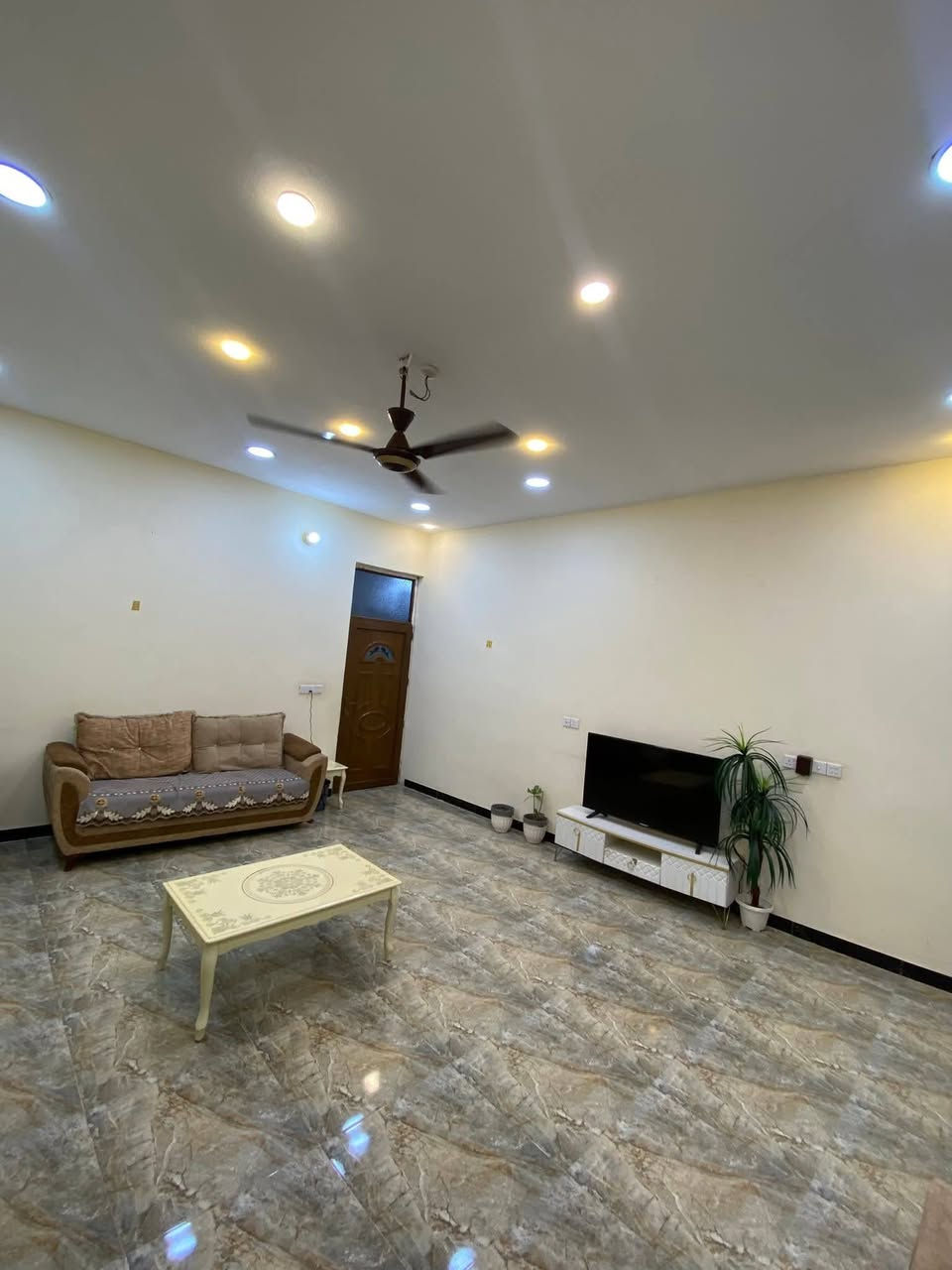 بيت بناء حديث شرط طابو سند 25 قرب جسر الجورجية بداية مدخل ركة حجي سهيل 

3 غرف استقبال مطبخ   فول سيراميك 200,متر عالي عن الشارع يبعد الف متر عن تقاطع القدس تقريبا

بيع او مراوس المناطق المراوس 
تقاطع سادة حي العبور
 دور الزراعة
سيف سعد 
بداية الحكيم. 

السعر 77 مليون وقابل للتفاوض. ***********
