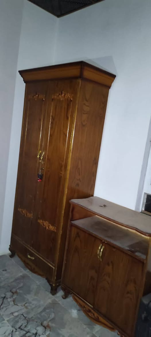 السلام عليكم غرفة اخشاب حطاطة السعر 650وبيها مجال المكان القائم والشراي يتفضل ***********
