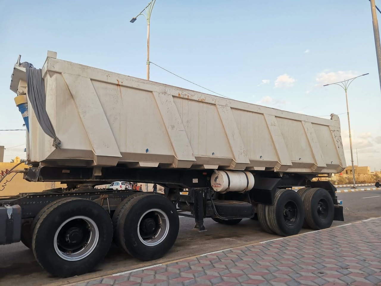 السلام عليكم للبيع عربانه بطه ذرعته ٣٤متر تخم تاير جك هايف جديد مكفوله كفاله عامه السعر ١٥٠ وبيه مجال مكاني واسط قضاء الحي للاتصال ***********
