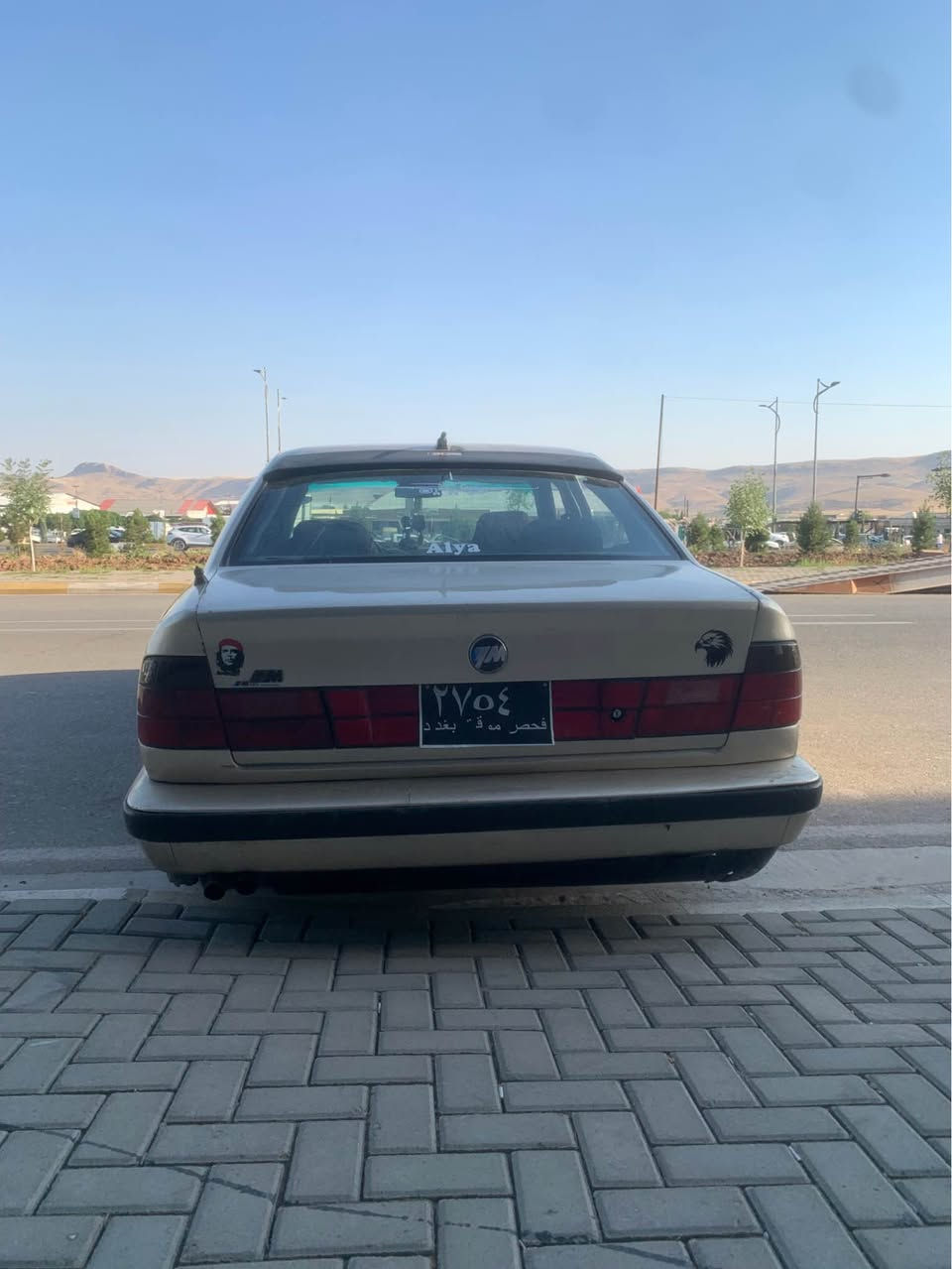 bmw e34
مەکینە ٥٢٥ کەپس
مۆدێل ١٩٩٢
دەعم و لێدراوی نییە
گێڕ و مەکینە و ئەکسل بەشەرت
ویلی حەسیری لەژێرە
سەیارەکە جوان و مەزبووت و بێ کێشەیە
نرخی ٢٠ گەڵا و مەجال
***********
*********** Singapore
