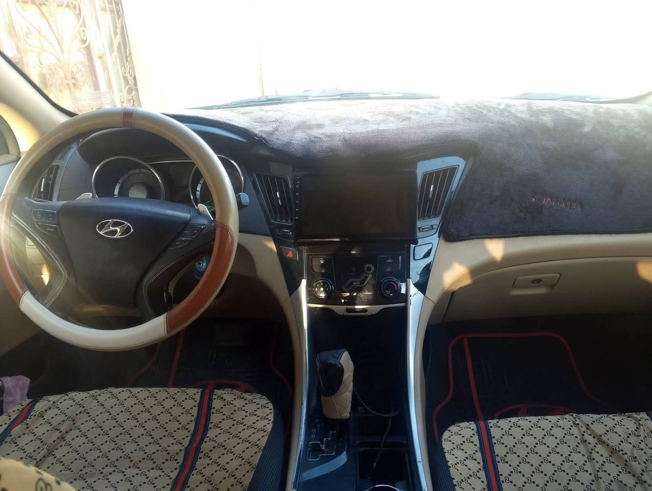 السلام عليكم سوناتا موديل 2011خليجي مكينه 2400دوش مواصفات شاشه تحكم ستيرن جهتين حساسات  خلفي حداديه خلفي امامي جديده كهربائية فول شغال سنويه الغايه 2028 رقم بصرة نكليزي السعر 120 وبيه مجال )(***********()
