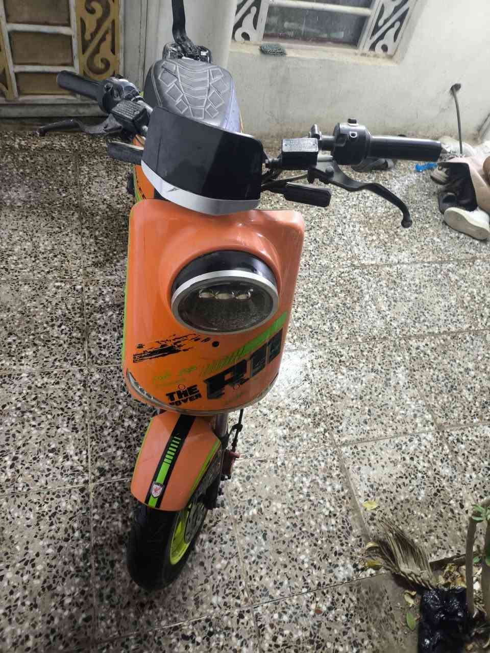 سلام عليكم دراجه ار 11  للبيع مستعجل نضيفه دارجه بطاريته تعبانات تفقد شحن فقد ما بيه شي بصمه وسيوج كله شغاله ***********سعره 175
