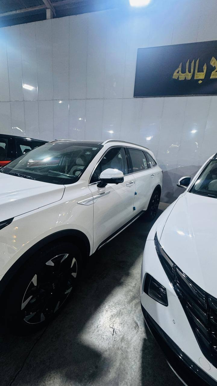 السلام عليكم
سورنتو2025.    
كفاله عامه ماشية 11 الف 
          المواصفات
شاشة  متغيرة 
  6 سلندر
أربعة أوضاع قيادة
‏بانوراما
شحن لاسلكي
بردات خلفية
حساس مطر 
مري اوتو دم
بصمة وتشغيل عن بعد 
مثبت سرعة 
كراسي كهرباء
جنطة كهرباء
هندبريك بصمة
درايف مود 
اوتو هولد 
مساعد انحدار 
مانع انزلاق 
كير ماوس
مثبت سرعه 
كراسي كهرباء
7 راكب
3 قطع تبريد
انارة محيطة ليزرية متغيرة 
لايت عالي ناصي زنون 
لد ليزري نهاري 
بك لايت ليزري 
حساسات امامي خلفي 
حساسات أطار
كامرة دوارة 
شاشة تخدم نظام 
4 كاميرات فول عده فور ويل 
رقم اربيل شرط تحويل مباشرة سنويه هزه جديد 
370 ورقه 
اي استفسار 
***********
مكان بغداد البياع
