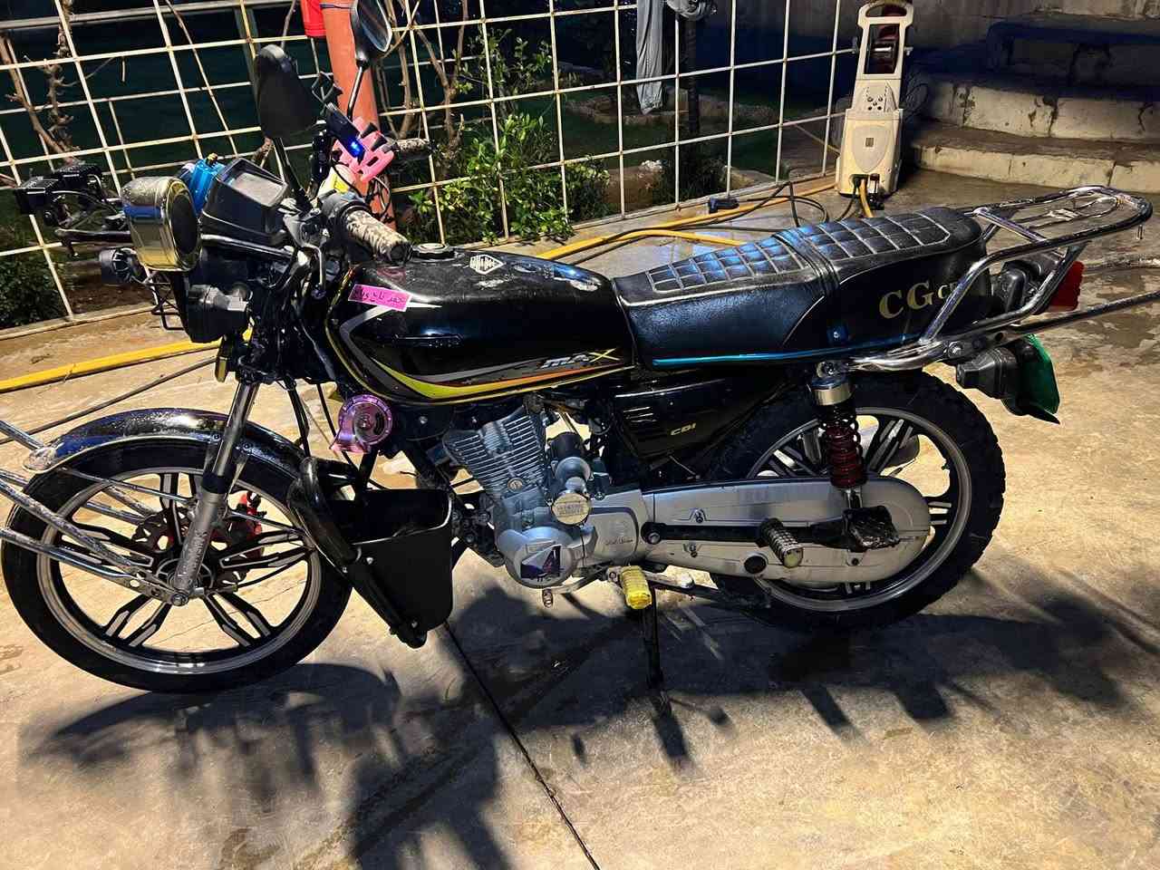 سلام عليكم ما طور. سيفان موديل23الماطور نضسف حيل ومحرك    ما مفتوح بس بي دخن خفيف بدايه وسعره مناسب الرقم***********
