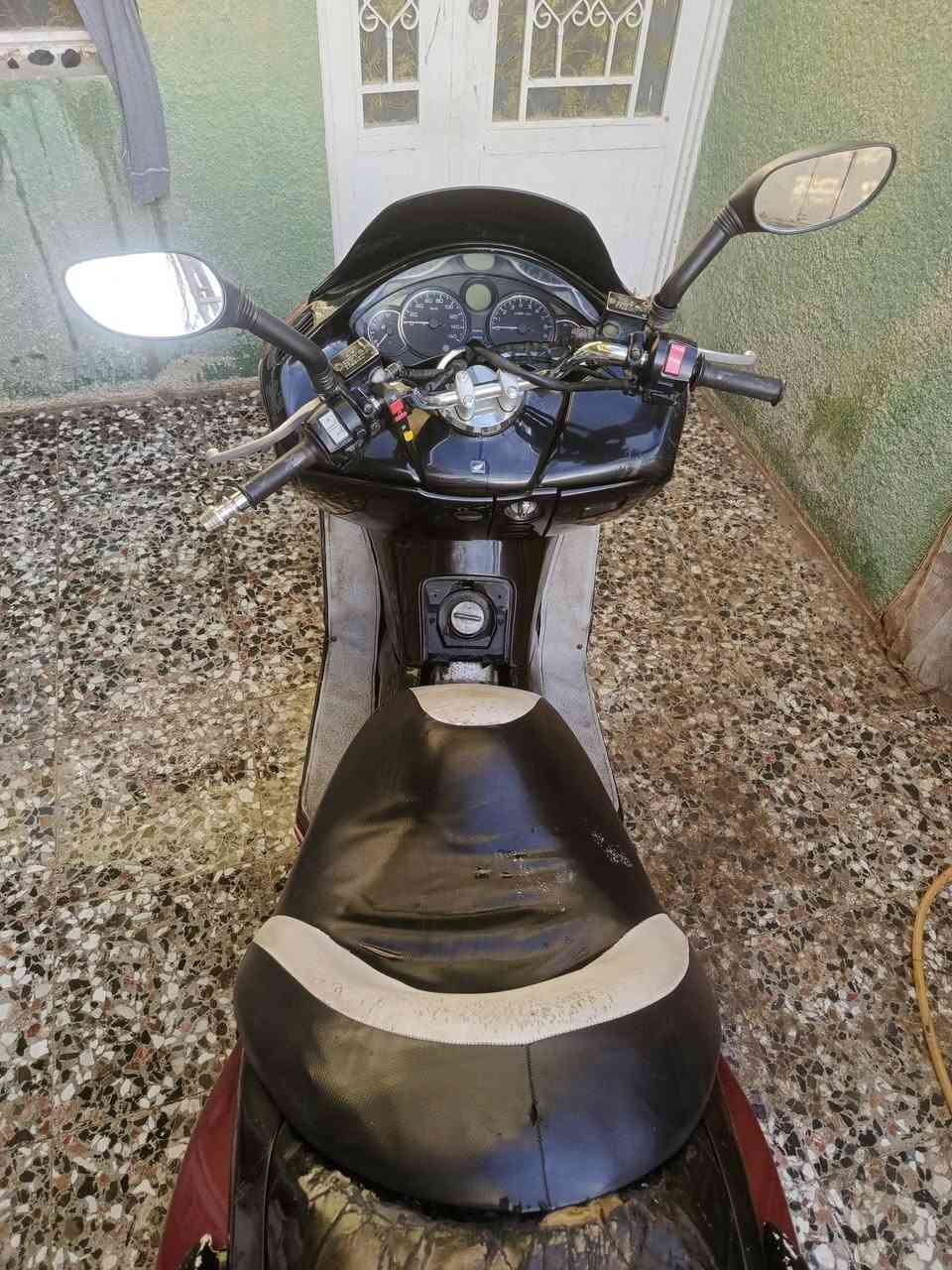 سلام عليكم متاح دراجه فورزه 08 كير ملغي  بصمه نضافه كفرات 50 بل /100 كهربائيتها شغاله سايد بريك يرادله سيم فقط نواقصه تاير امامي وسيم سايد بريك وكازكيت فقط عنوان كربلاء مراوس شعدك نزل ***********
