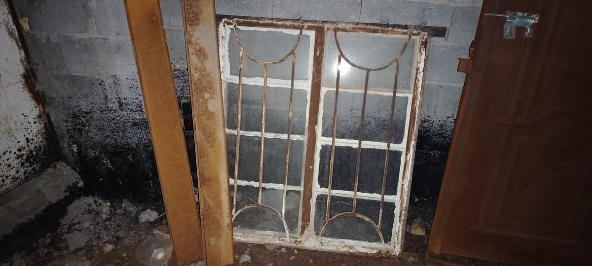 للبيع باب حديد هيه والجرچوبه بيه نفشات وحديده ثقيل 
مع شباك مال تفليش حديد ثقيل مع جامات كامل 
مع شيلمانات كل وحده متر وربع مع شباك متر بمتر ثاني بدون جام 
للبيع يفيدنك اذا تريد تسوي مزرعه مغاسل خارجيه غرفه 
سعرهن كلهن 70 وبيهن مجال ديوانيه طريق السنيه السياحي تفاصيل اكثر خااااص


**إذا كنت صاحب هذا الإعلان وتريد حذفه لأي سبب، رجاءا أرسل رسالة إلى الدعم الفني**