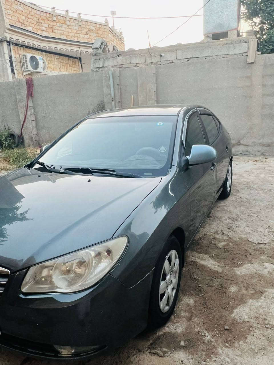 النتره 2008 مكينه 2000 مكفوله رقم بغداد بسمي سنويه لل 28 تخم تاير جديد صدر جديد تبريد ثلج منضومه زنون فول فتحه سقف مصبوغه عام اتكفل بضربه قويه  السياره مابيها بس الباب الوره سايق مبدله ضرر امريكه بجم كبس السعر 85 التصال ***********

