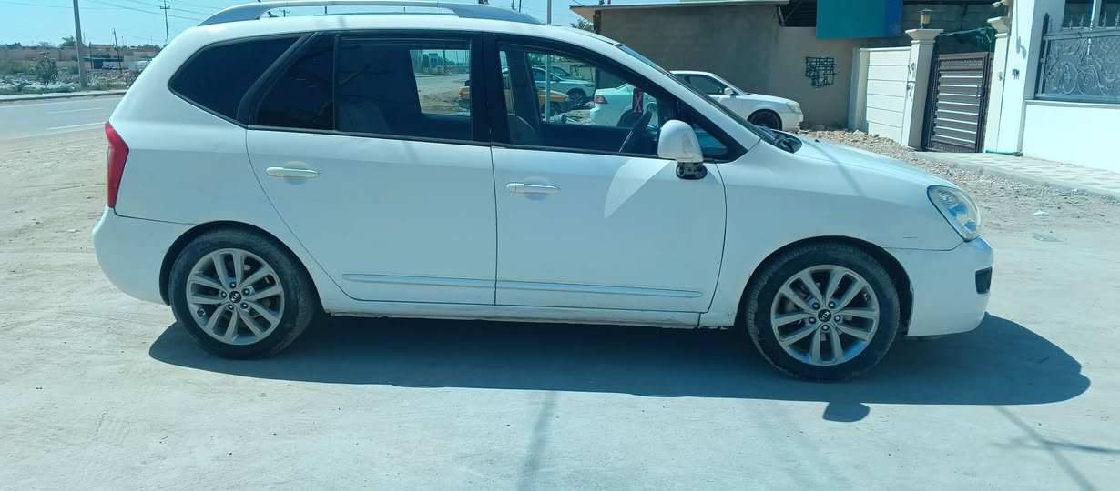 .للبيع كيه كارنز مكان ديوانيه سياره جاهزه من كلشي مكينه كير تبريد تخم تاير ما تصرف عليها رقم بغداد دولي جديد    بسمي مكان سياره بل ديوانيه  بيع  اومراوس  بسياره  سوناته مقدسه  اي موديل.  سعر  سياره   ١٠٠٥  دولار  وبيها مجال  خاص موجود او اتصال     ***********
