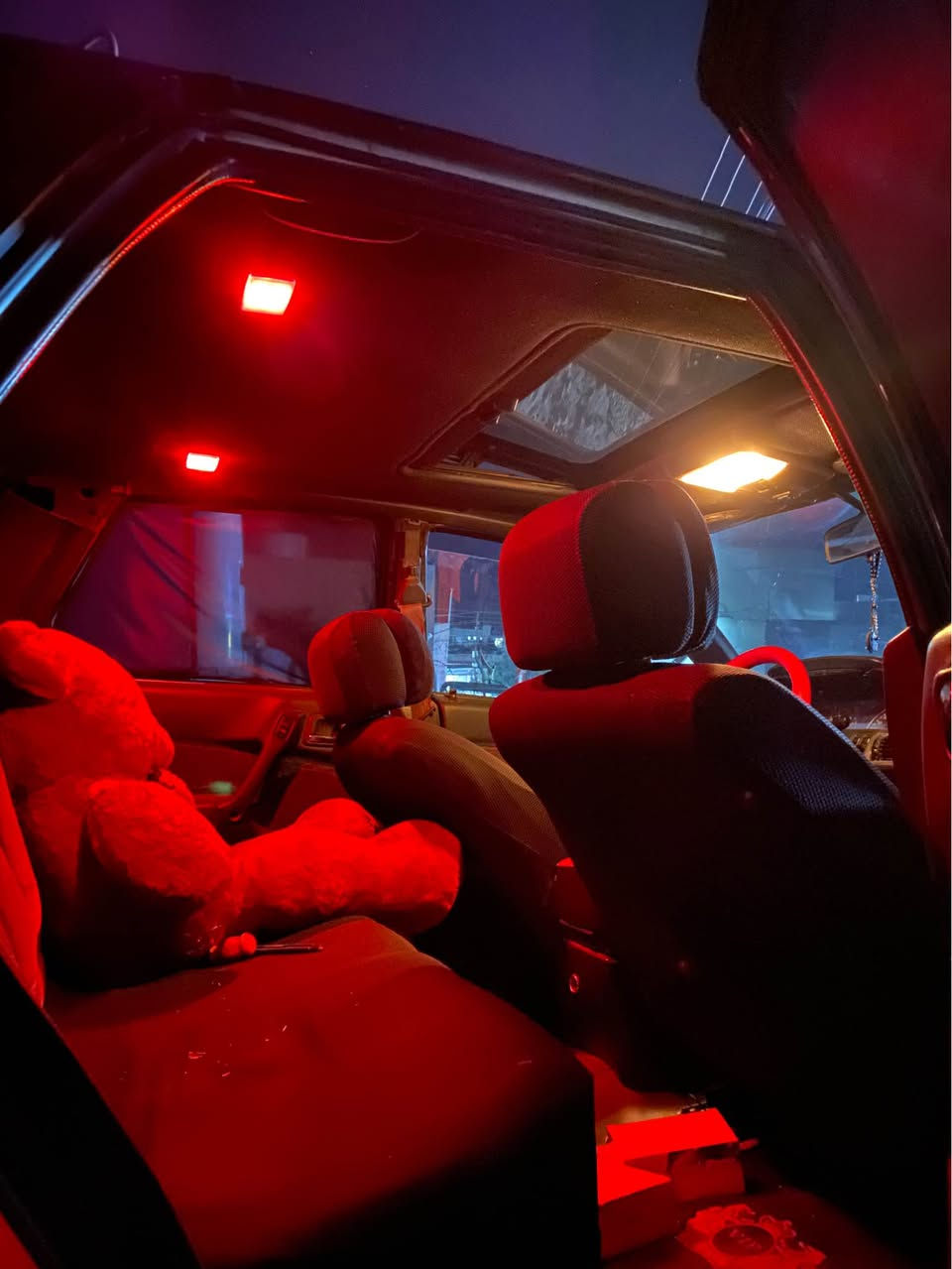 گلانت 
مؤديل ١٩٩٠
فوله به س گير عادي
چوار تايه و ويلي لؤك  لؤكي له ژيره 
سلفه ر 
گيري به شه رت 
مه كينه ي ئه ورو پي بؤ به ستراوه  به شه رت 
ته قه و ره قه به شه رت 
بي ده عم 
بئ ليدران 
بئ خايس 
هه ردو لايتي پيشه وه ي لؤك 
كاره بايي كامل كامل به شه رت 
گه رمي مه زبوت 
هه مو گيجه كاني ئيشه كات 
گيچي حه ماوه
گيجي به نزين 
سورعه ت 
فره ي كرينگ 
كامل مه زبوت  
 چوار جامي كاره با 
سه ياره كه  هي ده ستي خؤمه  هي مه عره ز نيه
 ٢٤ وه ره قه و مه جاله كي برايانه  ***********
e سوران, أربيل
