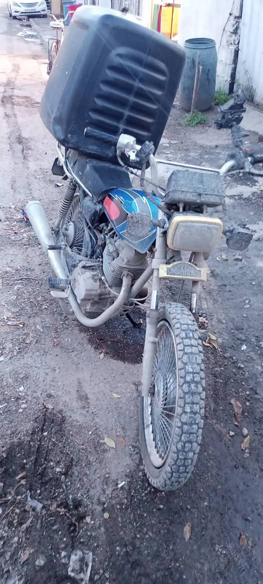 للبيع ايراني خمسه كير مكينه نضيفه وشغاله بس ابيع كوم حديد سعر 350وبي مجال بسيط مكانها بغداد بل دوره 
***********
