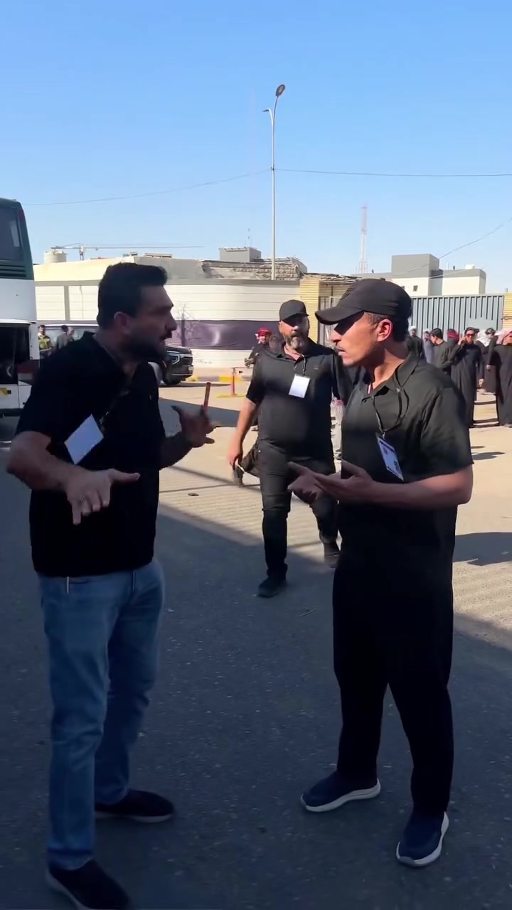 محافظ ميسان الاستاذ حبيب الفرطوسي  انطلقه من محافظة ميسان أكثر من 250 حافلة تقل المعزين والمشيعين باتجاه محافظتي كربلاء المقدسة والنجف الأشرف، للمشاركة في مراسم تشييع السيد الشهيد علي الخامنئي(قدس سره)  

وجاءت هذه الجهود بمتابعة وإشراف مباشر من مدير مكتب الأستاذ عدي الفرطوسي، الذي تابع تنظيم حركة الحافلات وتوفير المستلزمات اللازمة لضمان انسيابية عملية نقل المشاركين، بما يسهم في تسهيل وصولهم إلى مراسم التشييع.

وشهدت عملية الانطلاق حضورًا واسعًا من أبناء محافظة ميسان، وسط أجواء اتسمت بالتنظيم والتعاون، تأكيدًا على المشاركة في هذه المناسبة


**إذا كنت صاحب هذا الإعلان وتريد حذفه لأي سبب، رجاءا أرسل رسالة إلى الدعم الفني**