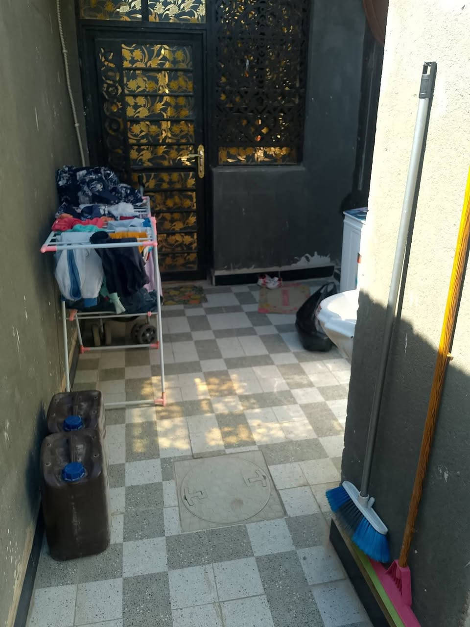 دار سكن ١٠٠م خلفي للبيع طابوك عكاده غرفه صاله مطبخ استقبال صحيات الفداء نهايه شارع ابو لبنان سكن ماء كهرباء مجاري يمها مقاطعه ٢٤ السعر ٥٩
***********
