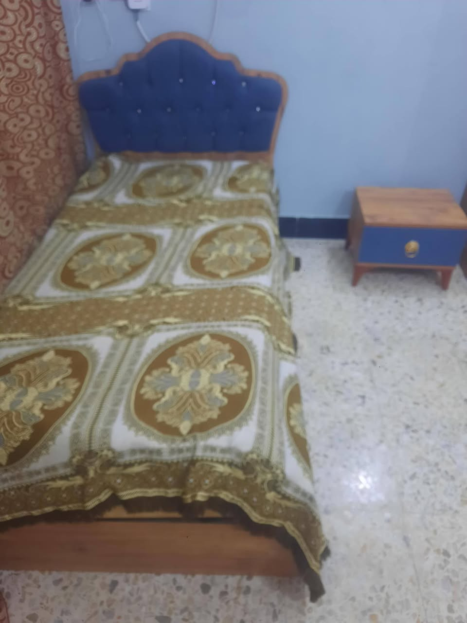 سلام عليكم عرفه نوم نفرين منفصل تركي 
للبيع بستخدم 5 قطع شبابية 
العنوان بغداد قرب علوت رشيد 
كويريش السعر 400 
***********
