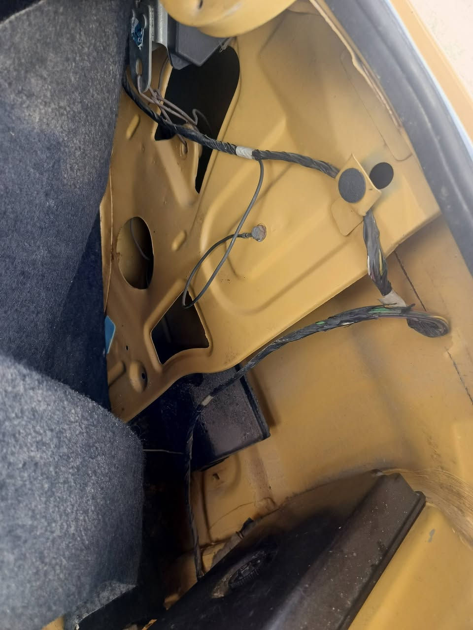 السلام عليكم سايبا للبيع موديل, ٢٠١٥ كفاله عامه كير مكينه تبريد شواصي بدون تصليح ولا صبغ بلاديات تخم تاير حداديه جديد باتري جديد اي نقص مابيها دواير الشركه ممصلحات ولاخياس بيها السنويه بسمي مصفره هيه وغرامات بيها بارد فقط باب سايق مكفوله من الصبغ والتبديل السعر ٤٠وكلشي اكو بل سوك الاستفسار عله رقم***********مكاني بغداد جسر ديالى جديد
