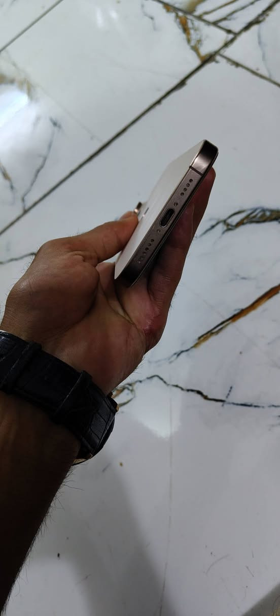 16 PRO Max
ذاكرة 256
بطارية 🔋 97%
شرق اوسط 
الجهاز نظيف نظافة فول ما بي ولا خدش 
كارتونة ويا 
للاستفسار 
***********
