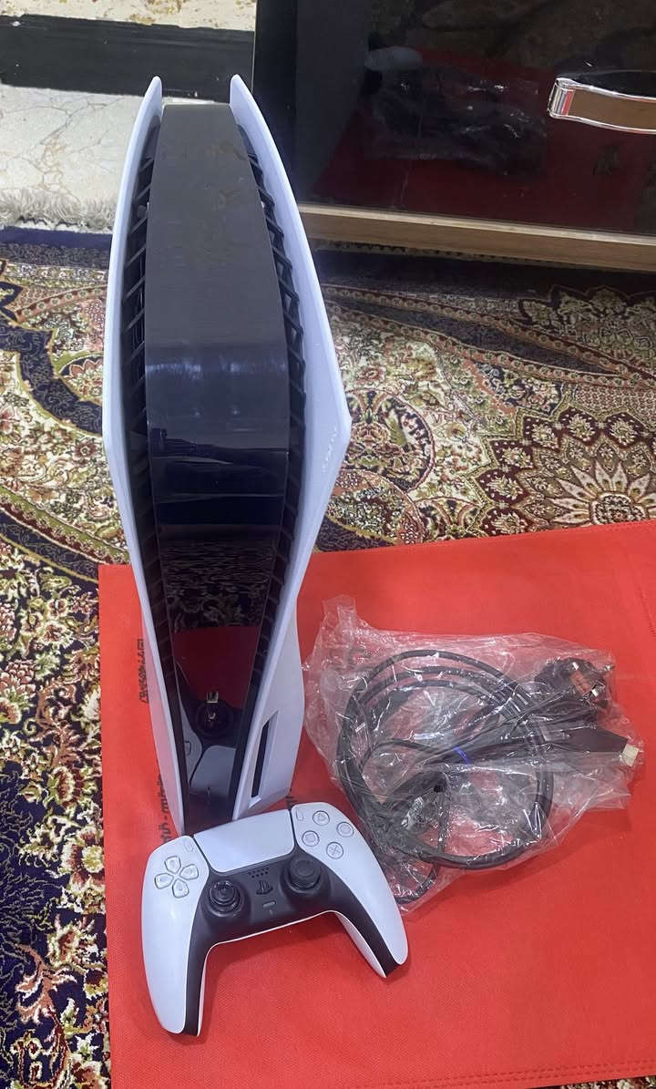 السلام عليكم .
بلي 5 معروض للبيع النظافه من الخارج مثل ما موضح بالصوره استخدامه قليل 

للاستفسار اكثر عن الجهاز تكدر تتواصل وياي عله هذا الرقم *********** او تراسلني خاص
