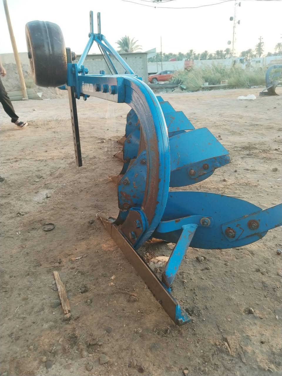 السلام عليكم 
للبيع فدان تركي البير حجم 8  رباعي 
العنوان واسط النعمانيه ***********
***********
