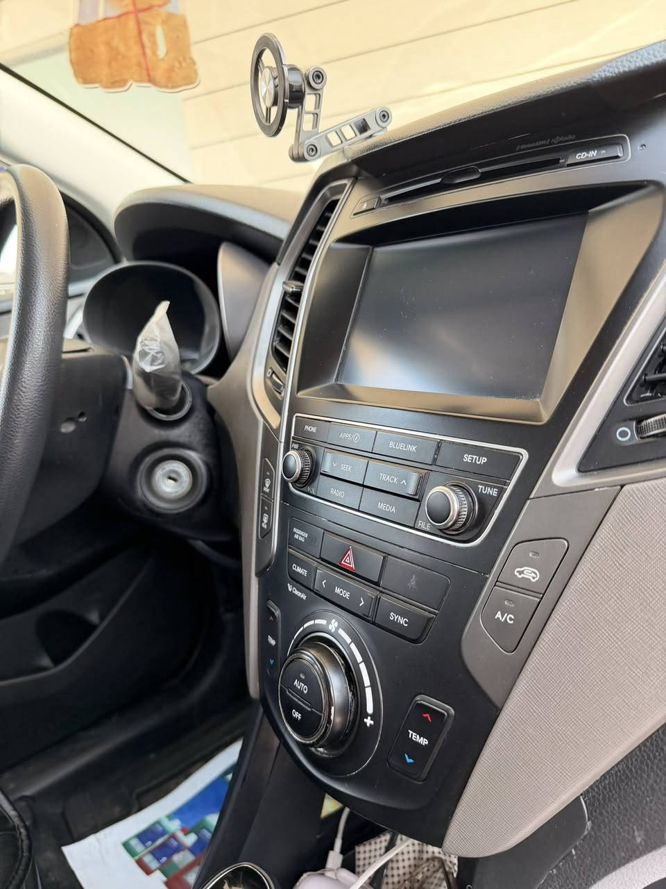 للبيع سنتافيا Fe Sport
التفاصيل المواصفات:
• الموديل: 2017.
• المحرك: 4 سلندر، حجم 2400 (اقتصادي وعملي).
• المسافة المقطوعة: 59 ألف ميل فقط (ممشى حقيقي وقليل).
• الوارد: أمريكي (ضرر بسيط جداً: دعامية وخشم البنيد فقط، وباقي السيارة ).
افحص سونار وتدلل 
ملاحظات البدي:
• السيارة استخدام شخصي وعناية تامة.
• توجد بعض الملاحظات البسيطة بالدعامية الخلفية (موضحة للأمانة).
كير ومكينة خير من الله
السعر المطللوب:
💰 16,000$ (شدة و60 ورقة) وبيه مجال طيب للشراي المباشر.. "تجي وتشوف وتدلل".
📍 المكان: بغداد - الكرادة.
للتواصل والاستفسار:
[ضع رقم هاتفك هنا] 📞


**إذا كنت صاحب هذا الإعلان وتريد حذفه لأي سبب، رجاءا أرسل رسالة إلى الدعم الفني**