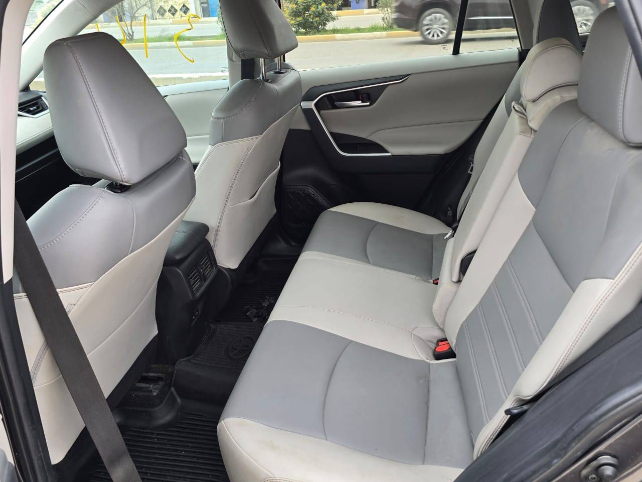 ‏Toyota RAV4 
2023 XLE primeom

تويوتا راف فور XLE  بريميوم
موديل 2023
ماشية 18 الف   

الحادث بنيد و جاملغ ايمن  مبدل الجاملغ الايسر ربع صبغ

حجم المحرك 4 سلندر 
المواصفات :
بصمة ابواب
بصمة تشغيل
الشاشة الجبيره 
تحديد مسار 
رادار أمامي(تحديد مسار)
رادار جانبي (نقاط عمياء) على المري 
رادار خلفي(التحذير من الاصطدام)
تحكم وضعيات القيادة Drive Modes 
ابل كار بلي بلوتوث بدون وياير
اوتو ستارت (Auto start)
اوتو ستوب(Auto Stop)
هاند بريك بصمة
اوتو هولد(Auto Hold) 
تحكم وضعيات القيادة,ECO,NORMAL,SPORT  
مانع انزلاق 
تحكمات استيرن 
وبقية المواصفات المعروفة


**إذا كنت صاحب هذا الإعلان وتريد حذفه لأي سبب، رجاءا أرسل رسالة إلى الدعم الفني**