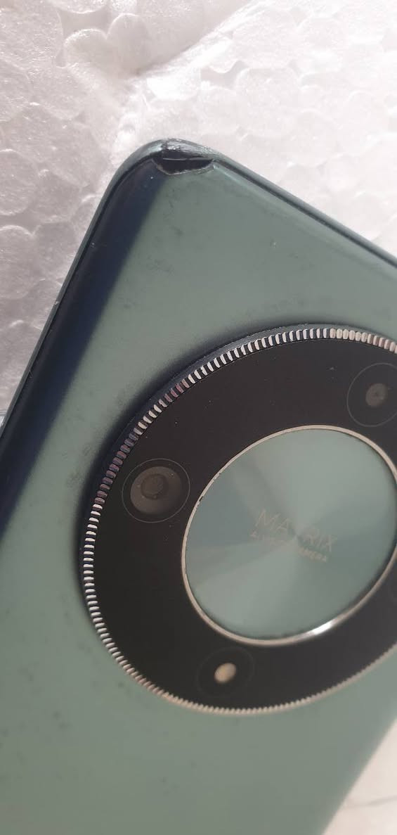 هونر x9b بي فقط هاي الضربة و الفطر خفيف بالشاشة جهاز مكفول و شرط الضمان سعرة 200 الف
ملحقاتة كارتون فقط 
الجهاز مكفول و شرط الفحص و الضمان 
الشراي يتواصل وياي على خاص


**إذا كنت صاحب هذا الإعلان وتريد حذفه لأي سبب، رجاءا أرسل رسالة إلى الدعم الفني**