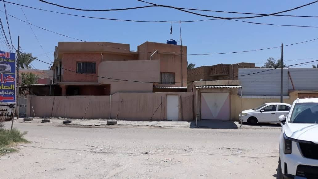 دار للبيع استثماري في حي الخسروية مساحته ٨٥٦ م٢ مقابل ساحة كراج الصادق..الشراي الاتصال على الرقم ***********
