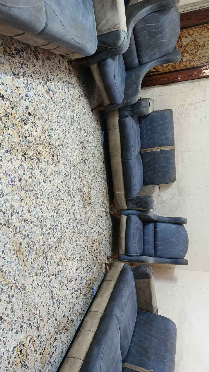 تخم 10 مقاعد تكمه نضيف جدا سعر 240 وبي مجال مكان بياع كو توصل بكروه  يوجد   وتساب***********
