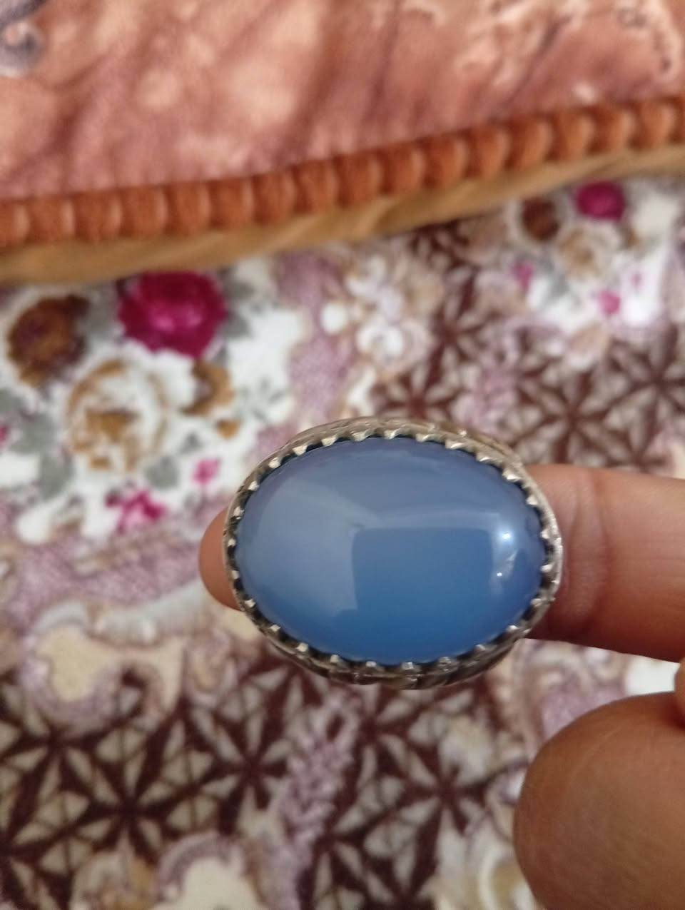 سلام عليكم محبس للبيع فضه نوعه عقيق سمائي خشن كلش السعر 175وبي مجال المكان النجف المكرمه يم  سوك المسكف الاتصال على الرقم مراسله واتساب ***********
