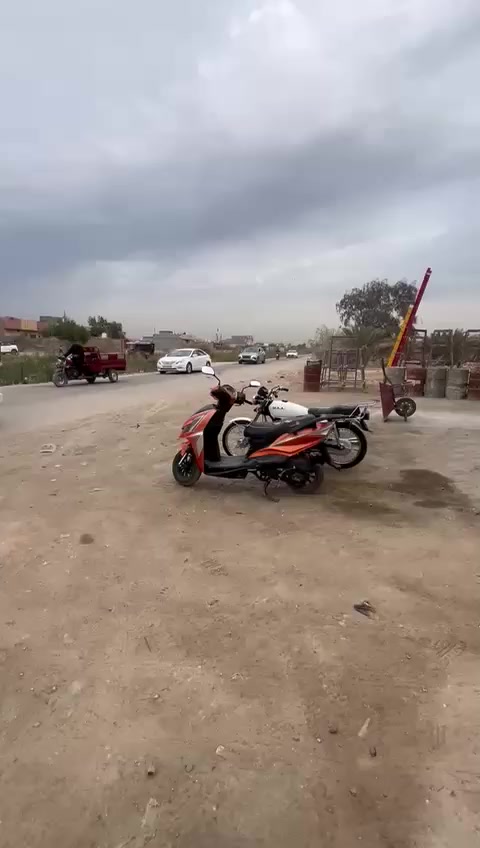 سلام عليكم شقه للبيع ومحلات 2 مجرات 600 وشقه فارغه غرفه نوم وصاله ومطبخ وحمام صب كونكريت  الاستفسار عله رقم ***********
