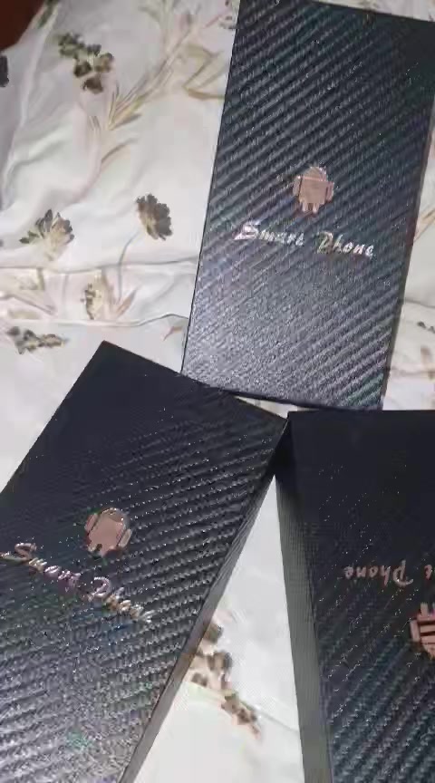 هذني ٦ تليفونات صيني مال امزون كلهن ب ٧٥ الف بلاش والله الي يريدهن يتواصل على الرقم *********** متكلي شنو مواصفات وهاي السوالف تره موبايل صيني مال امزون بس يشتغل أندرويد ويحمل برامج ودبل سيم كارت
